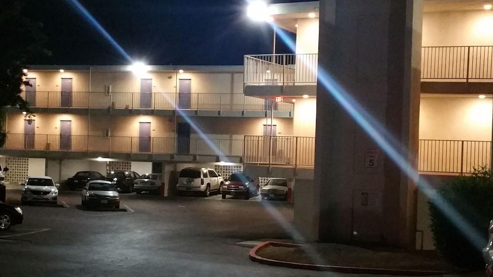 Pacific Inn Oceanside Exterior photo